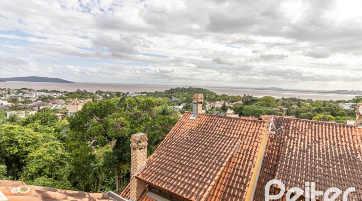 Casa em Condomínio à venda com 210m², 4 dormitórios, 1 suíte, 2 vagas, no bairro Jardim Isabel em Porto Alegre