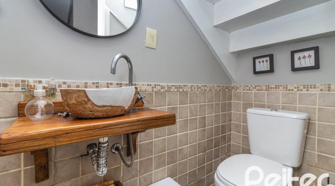 Casa em Condomínio à venda com 210m², 4 dormitórios, 1 suíte, 2 vagas, no bairro Jardim Isabel em Porto Alegre