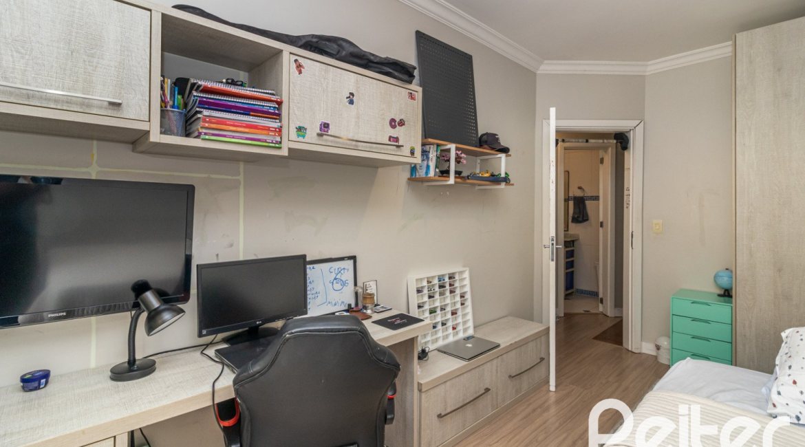 Casa em Condomínio à venda com 210m², 4 dormitórios, 1 suíte, 2 vagas, no bairro Jardim Isabel em Porto Alegre