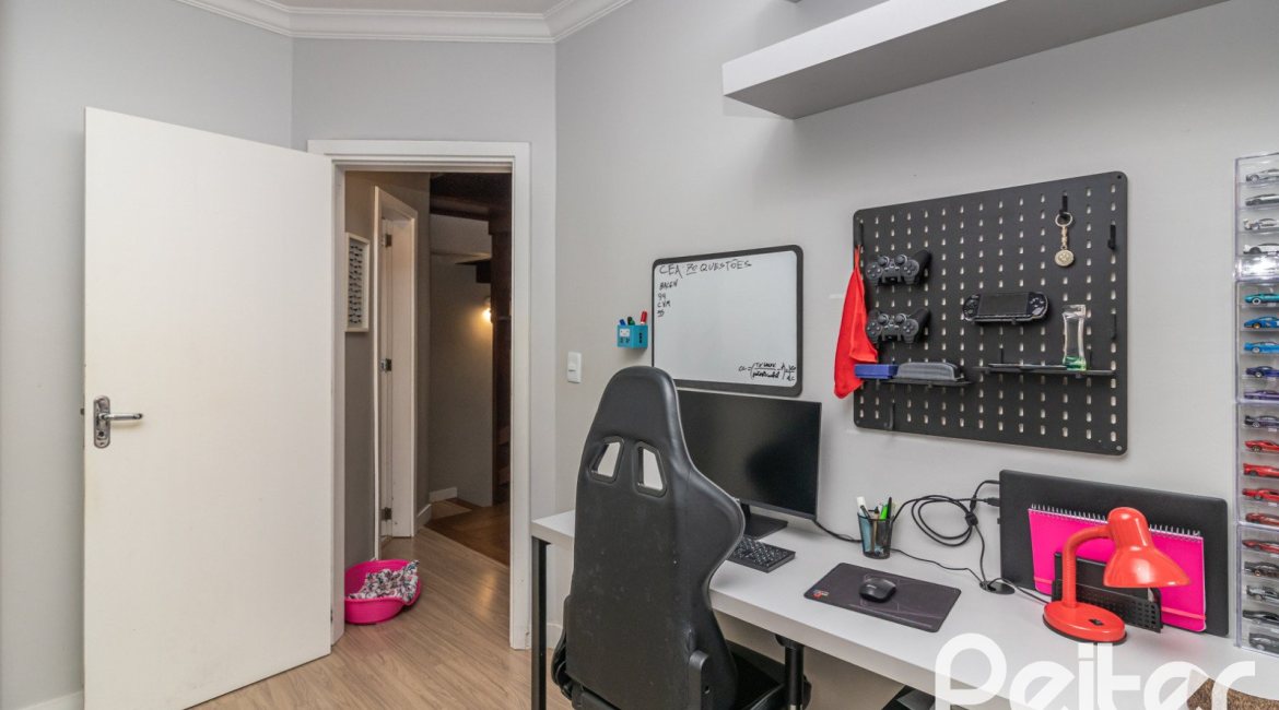 Casa em Condomínio à venda com 210m², 4 dormitórios, 1 suíte, 2 vagas, no bairro Jardim Isabel em Porto Alegre