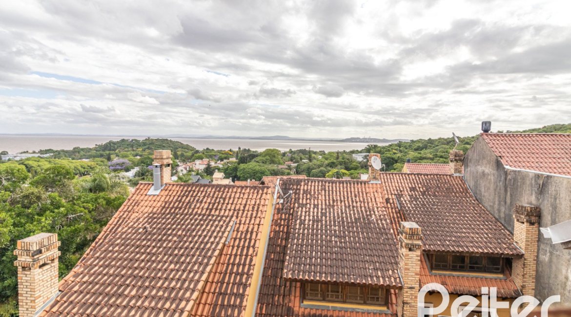 Casa em Condomínio à venda com 210m², 4 dormitórios, 1 suíte, 2 vagas, no bairro Jardim Isabel em Porto Alegre