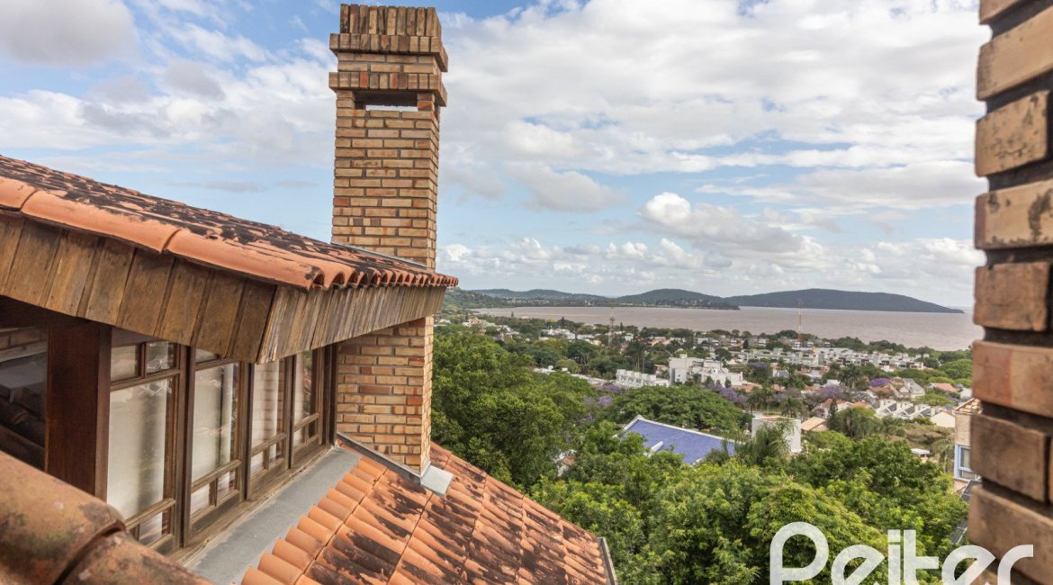 Casa em Condomínio à venda com 210m², 4 dormitórios, 1 suíte, 2 vagas, no bairro Jardim Isabel em Porto Alegre