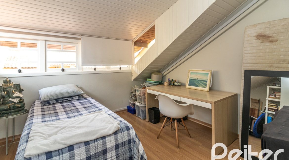 Casa em Condomínio à venda com 210m², 4 dormitórios, 1 suíte, 2 vagas, no bairro Jardim Isabel em Porto Alegre