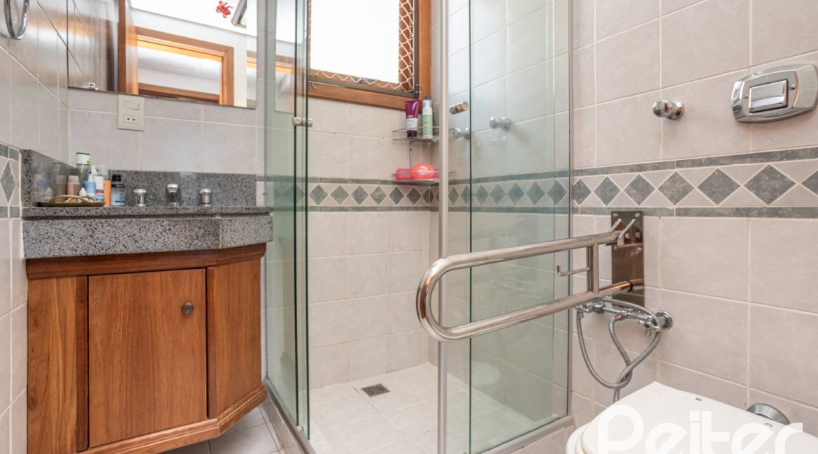 Apartamento à venda com 85m², 3 dormitórios, 1 suíte, 2 vagas, no bairro Ipanema em Porto Alegre