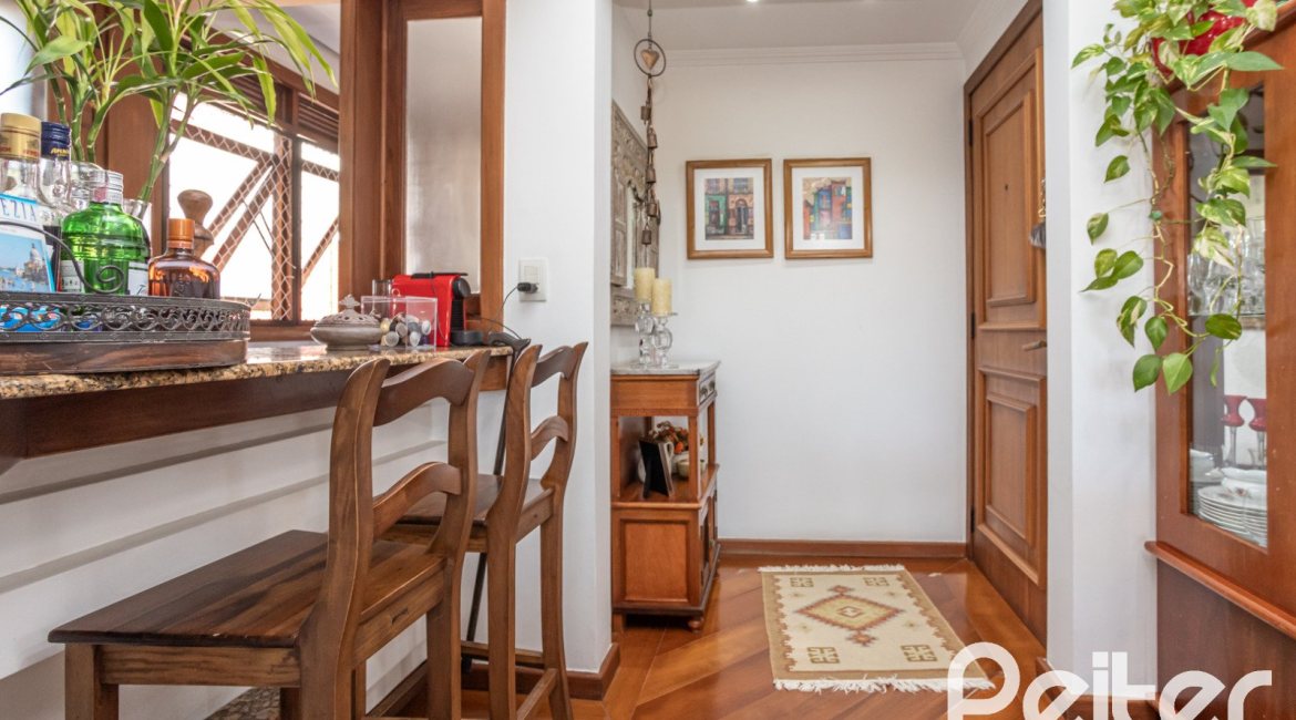 Apartamento à venda com 85m², 3 dormitórios, 1 suíte, 2 vagas, no bairro Ipanema em Porto Alegre