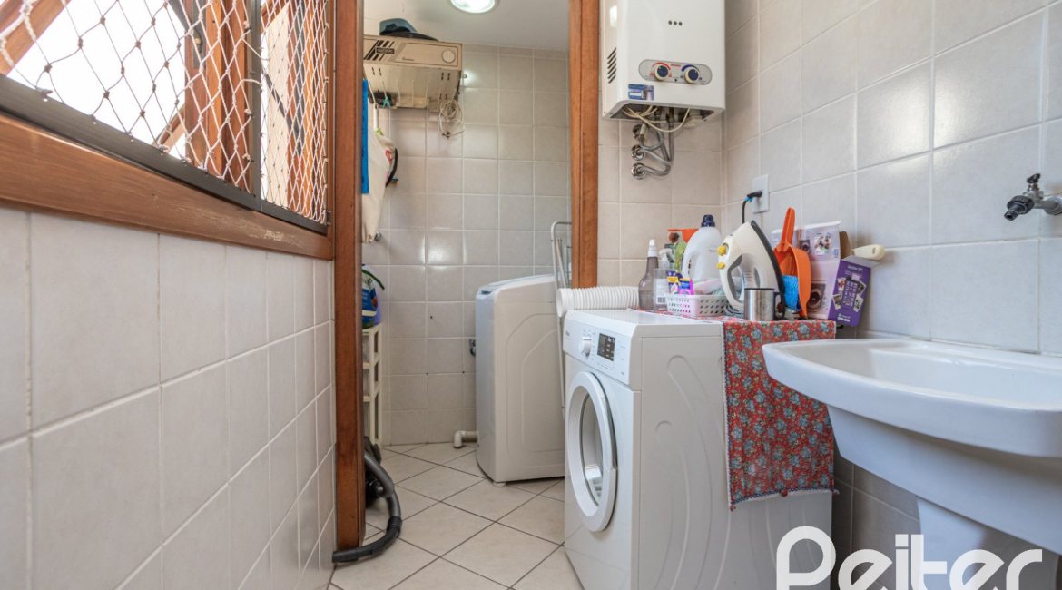 Apartamento à venda com 85m², 3 dormitórios, 1 suíte, 2 vagas, no bairro Ipanema em Porto Alegre