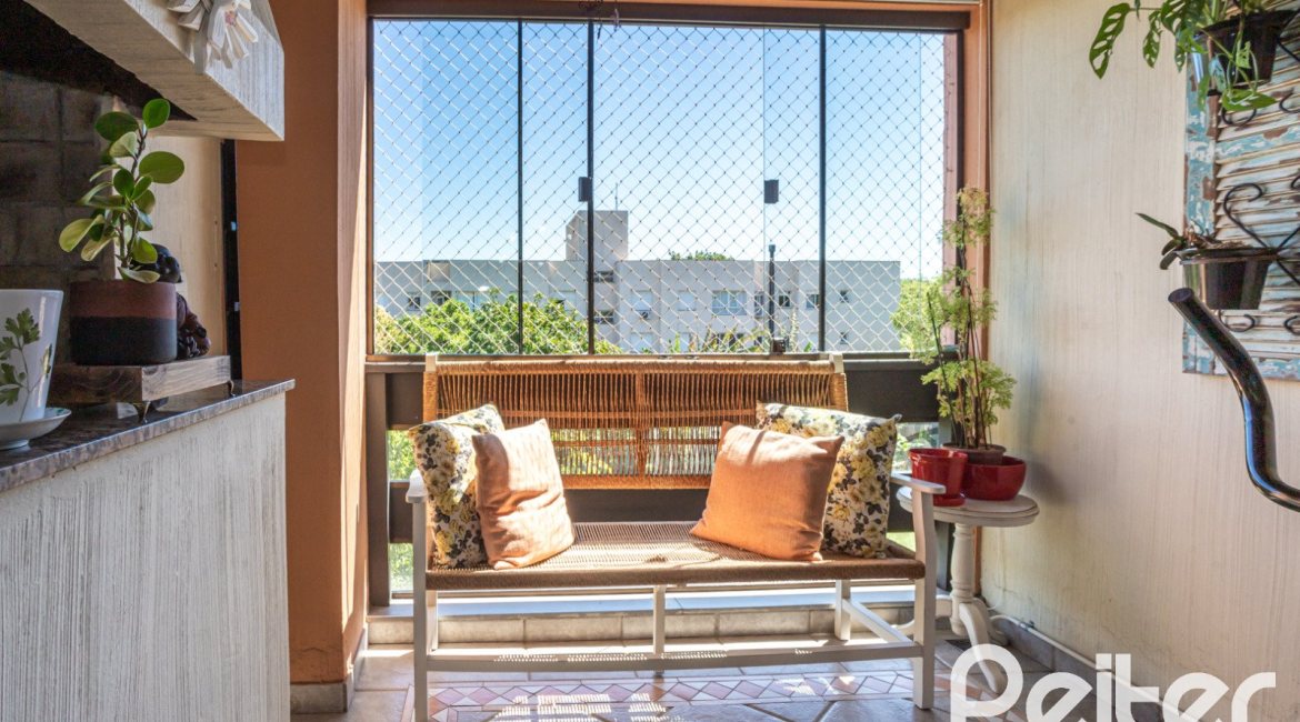 Apartamento à venda com 85m², 3 dormitórios, 1 suíte, 2 vagas, no bairro Ipanema em Porto Alegre