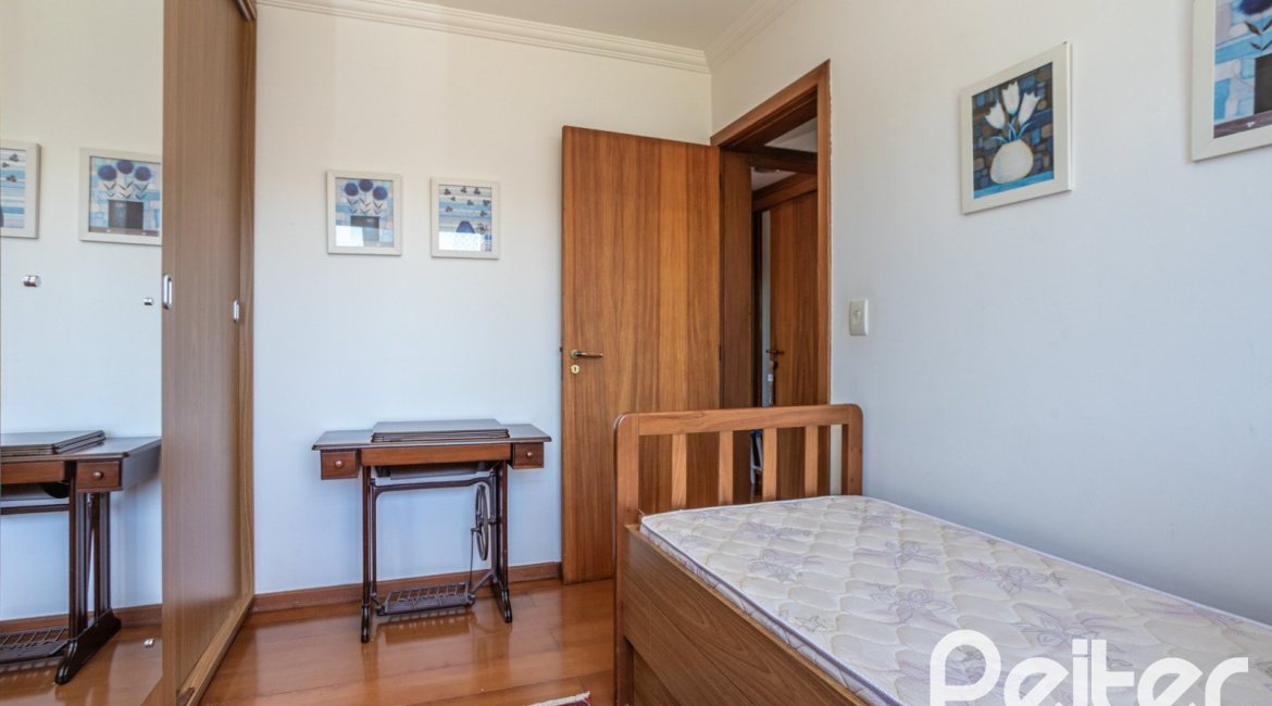 Apartamento à venda com 85m², 3 dormitórios, 1 suíte, 2 vagas, no bairro Ipanema em Porto Alegre