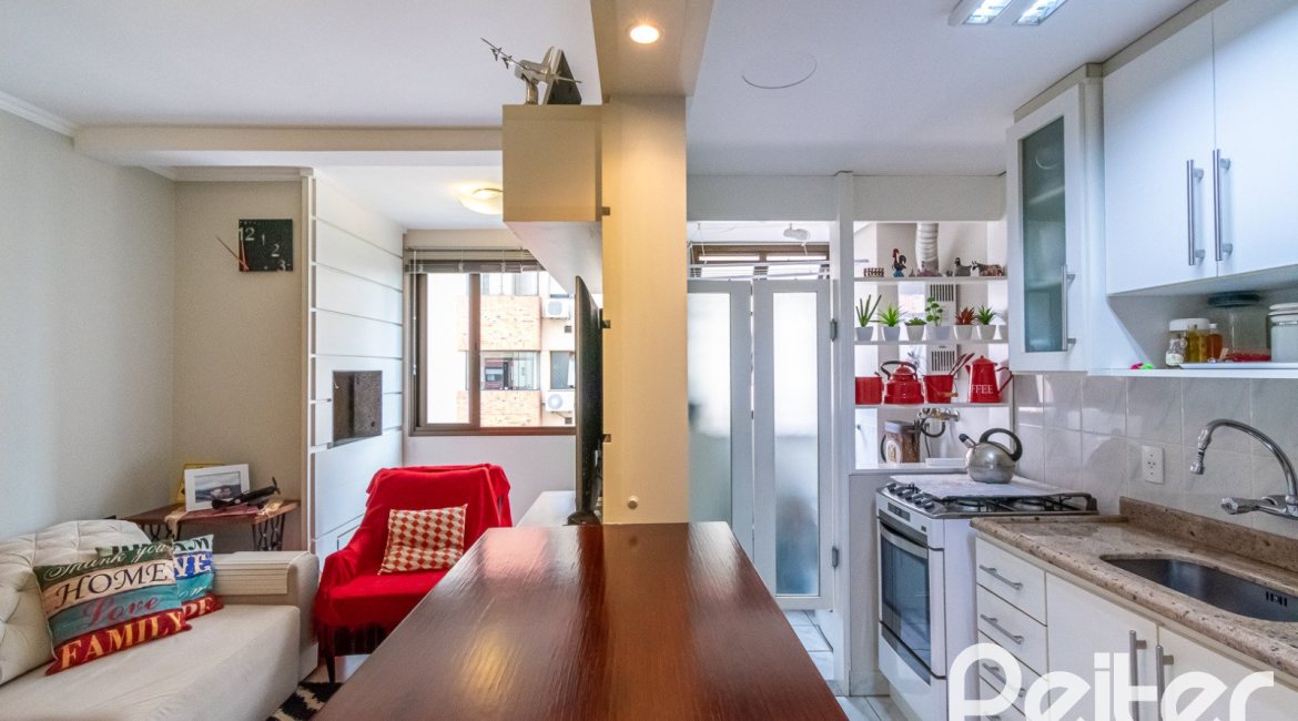 Apartamento à venda com 58m², 2 dormitórios, 1 vaga, no bairro Cristal em Porto Alegre