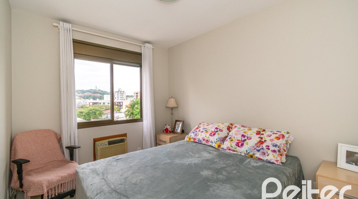 Apartamento à venda com 58m², 2 dormitórios, 1 vaga, no bairro Cristal em Porto Alegre