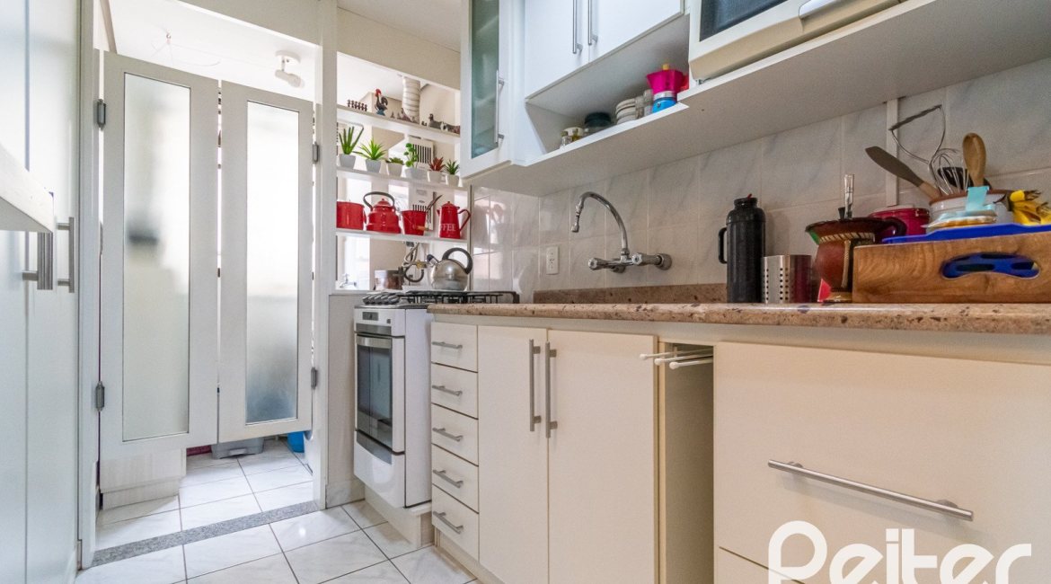 Apartamento à venda com 58m², 2 dormitórios, 1 vaga, no bairro Cristal em Porto Alegre