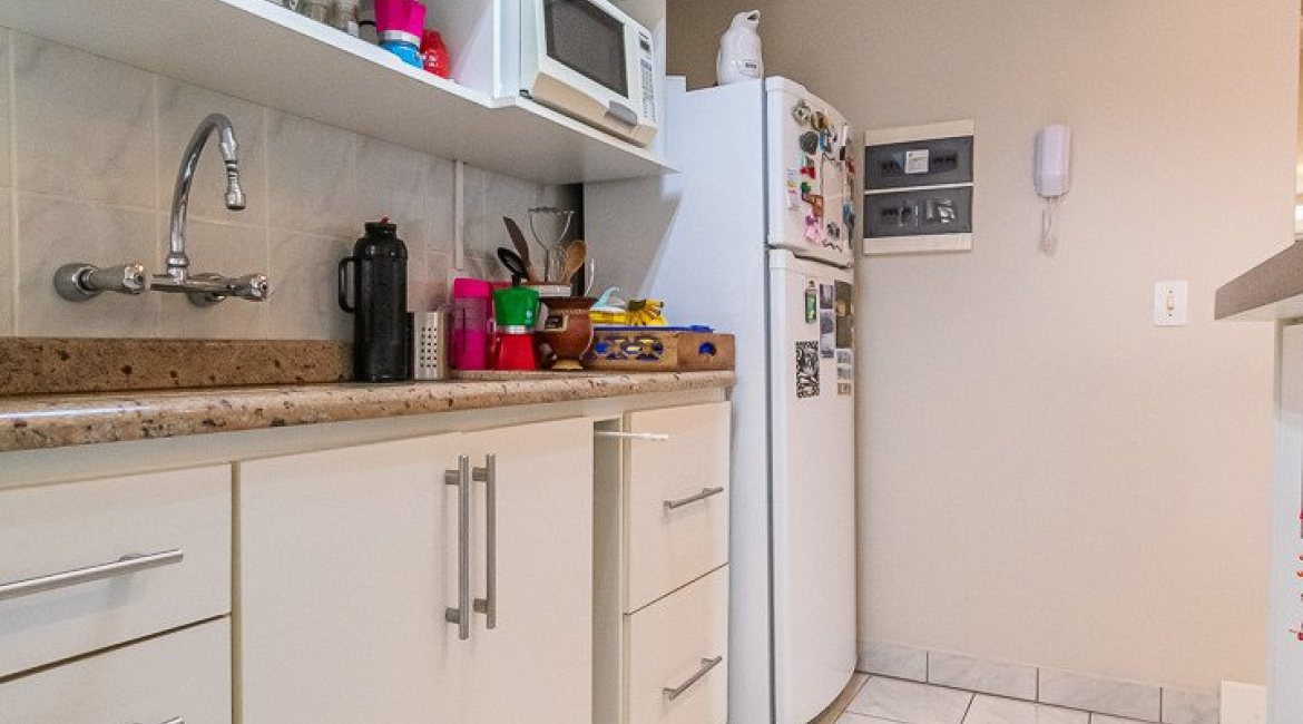 Apartamento à venda com 58m², 2 dormitórios, 1 vaga, no bairro Cristal em Porto Alegre