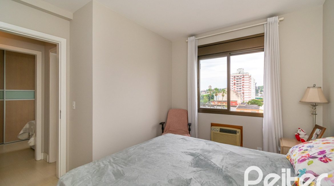 Apartamento à venda com 58m², 2 dormitórios, 1 vaga, no bairro Cristal em Porto Alegre