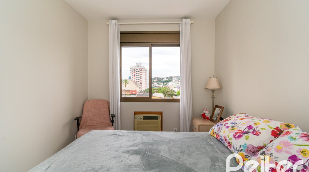 Apartamento à venda com 58m², 2 dormitórios, 1 vaga, no bairro Cristal em Porto Alegre