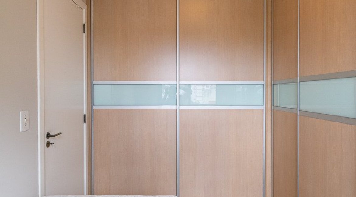 Apartamento à venda com 58m², 2 dormitórios, 1 vaga, no bairro Cristal em Porto Alegre