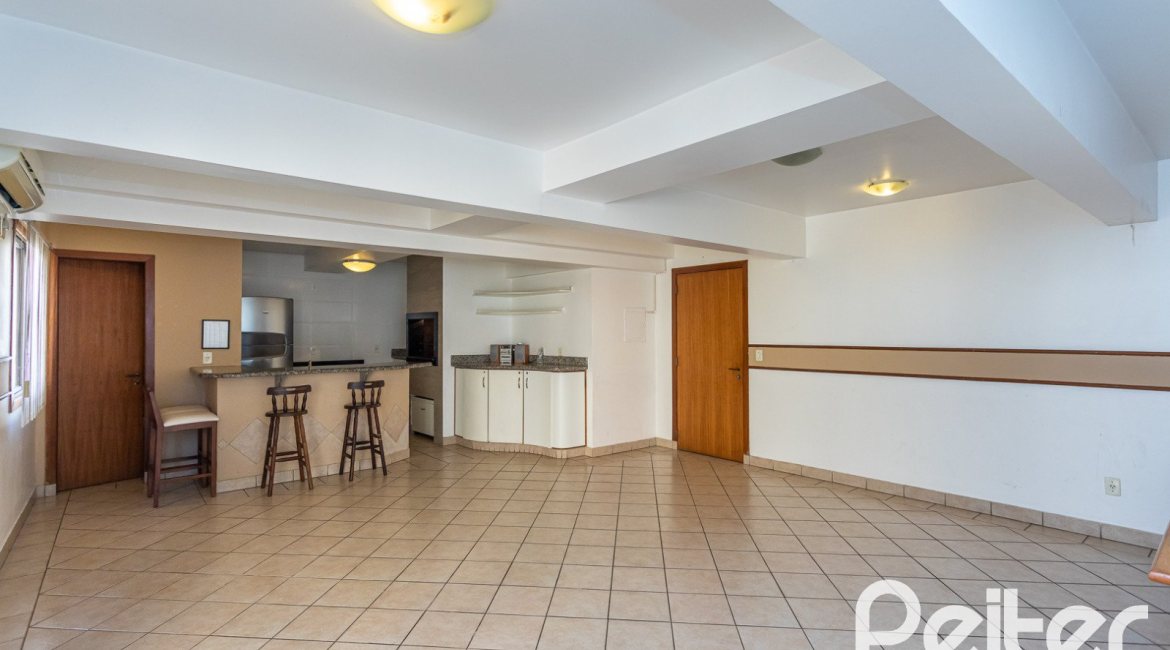 Apartamento à venda com 58m², 2 dormitórios, 1 vaga, no bairro Cristal em Porto Alegre