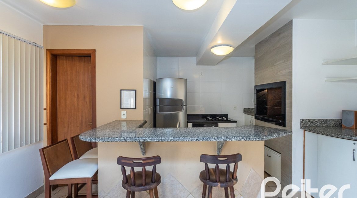 Apartamento à venda com 58m², 2 dormitórios, 1 vaga, no bairro Cristal em Porto Alegre