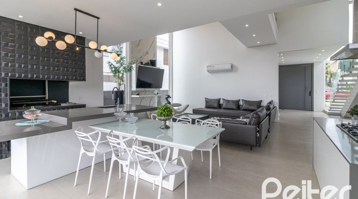 Casa em Condomínio à venda com 309m², 3 dormitórios, 2 suítes, 4 vagas, no bairro Alphaville em PORTO ALEGRE