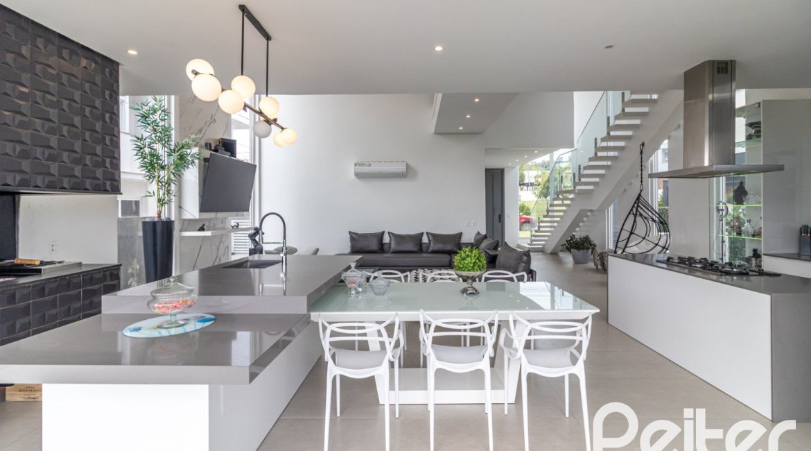 Casa em Condomínio à venda com 309m², 3 dormitórios, 2 suítes, 4 vagas, no bairro Alphaville em PORTO ALEGRE