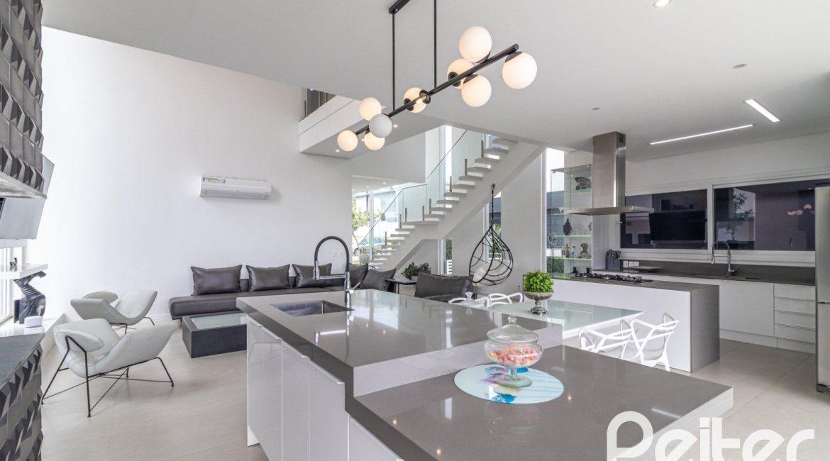 Casa em Condomínio à venda com 309m², 3 dormitórios, 2 suítes, 4 vagas, no bairro Alphaville em PORTO ALEGRE