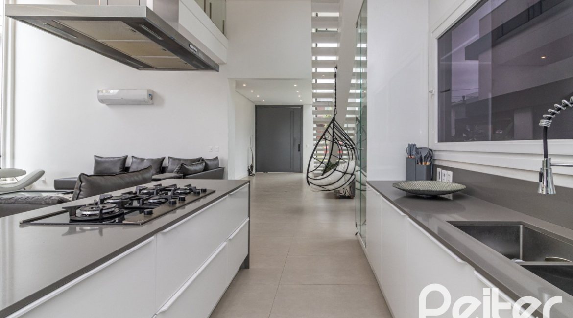 Casa em Condomínio à venda com 309m², 3 dormitórios, 2 suítes, 4 vagas, no bairro Alphaville em PORTO ALEGRE