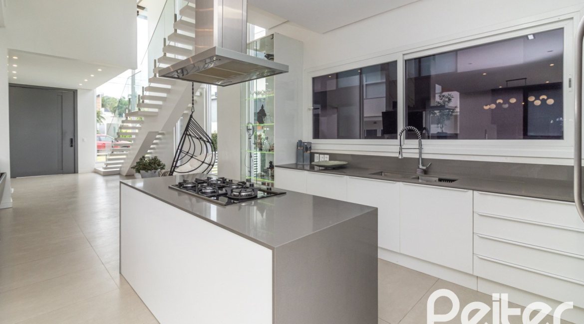 Casa em Condomínio à venda com 309m², 3 dormitórios, 2 suítes, 4 vagas, no bairro Alphaville em PORTO ALEGRE