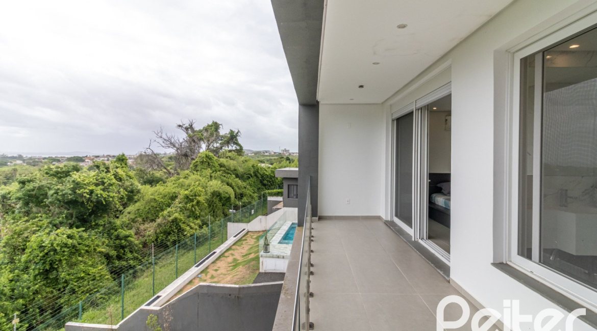 Casa em Condomínio à venda com 309m², 3 dormitórios, 2 suítes, 4 vagas, no bairro Alphaville em PORTO ALEGRE