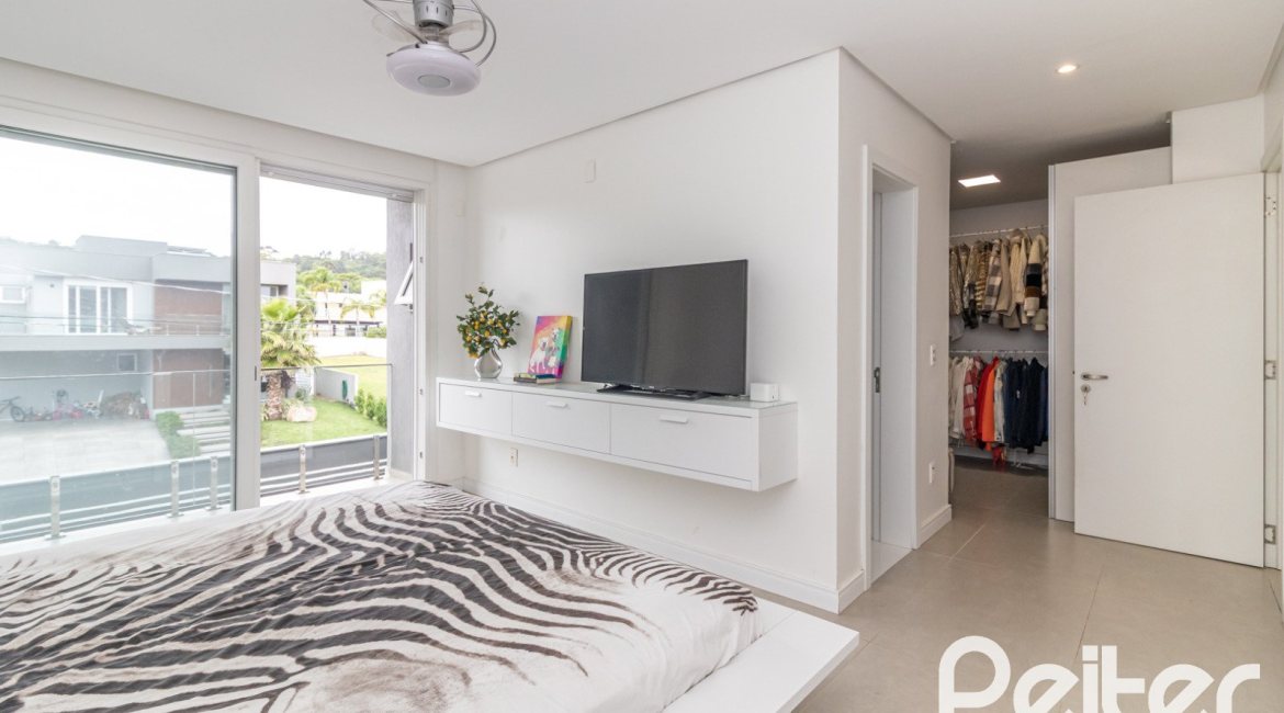 Casa em Condomínio à venda com 309m², 3 dormitórios, 2 suítes, 4 vagas, no bairro Alphaville em PORTO ALEGRE