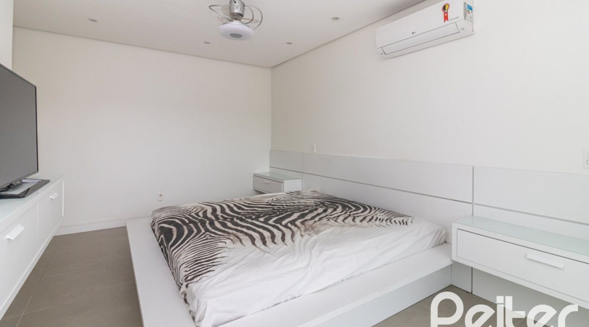 Casa em Condomínio à venda com 309m², 3 dormitórios, 2 suítes, 4 vagas, no bairro Alphaville em PORTO ALEGRE