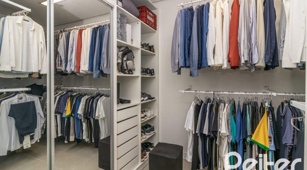 Casa em Condomínio à venda com 309m², 3 dormitórios, 2 suítes, 4 vagas, no bairro Alphaville em PORTO ALEGRE