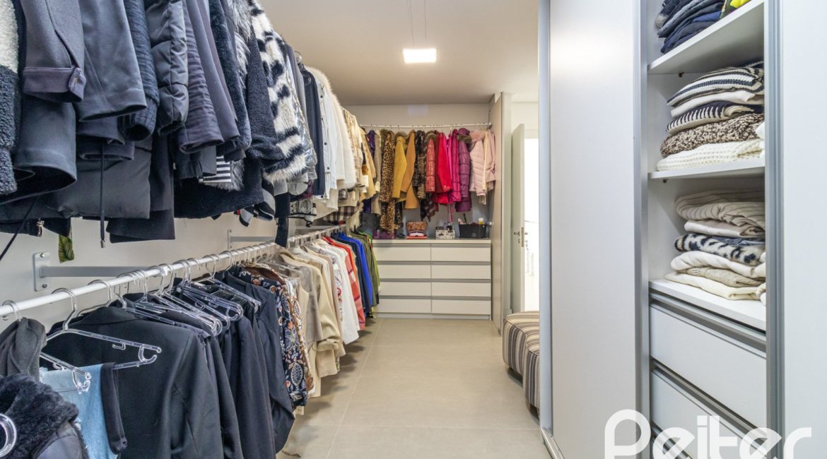 Casa em Condomínio à venda com 309m², 3 dormitórios, 2 suítes, 4 vagas, no bairro Alphaville em PORTO ALEGRE