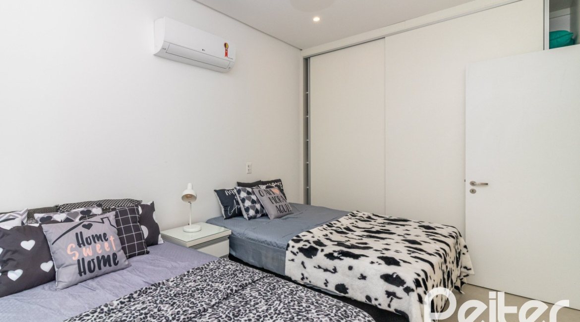 Casa em Condomínio à venda com 309m², 3 dormitórios, 2 suítes, 4 vagas, no bairro Alphaville em PORTO ALEGRE