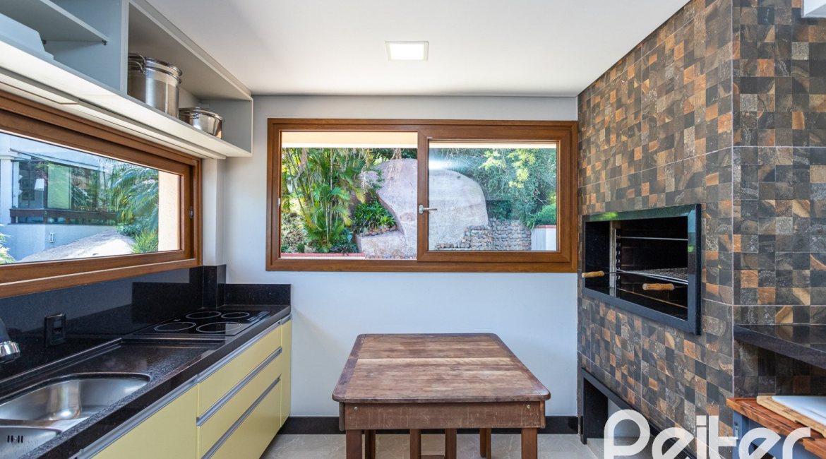 Apartamento à venda com 142m², 3 dormitórios, 1 suíte, 2 vagas, no bairro Ipanema em Porto Alegre