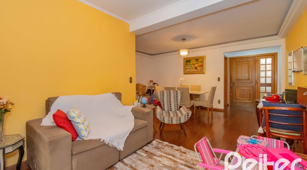 Apartamento à venda com 142m², 3 dormitórios, 1 suíte, 2 vagas, no bairro Ipanema em Porto Alegre