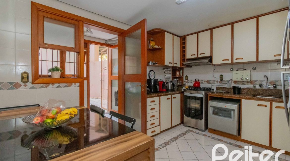 Apartamento à venda com 142m², 3 dormitórios, 1 suíte, 2 vagas, no bairro Ipanema em Porto Alegre