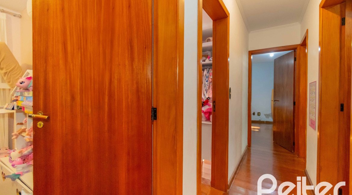 Apartamento à venda com 142m², 3 dormitórios, 1 suíte, 2 vagas, no bairro Ipanema em Porto Alegre