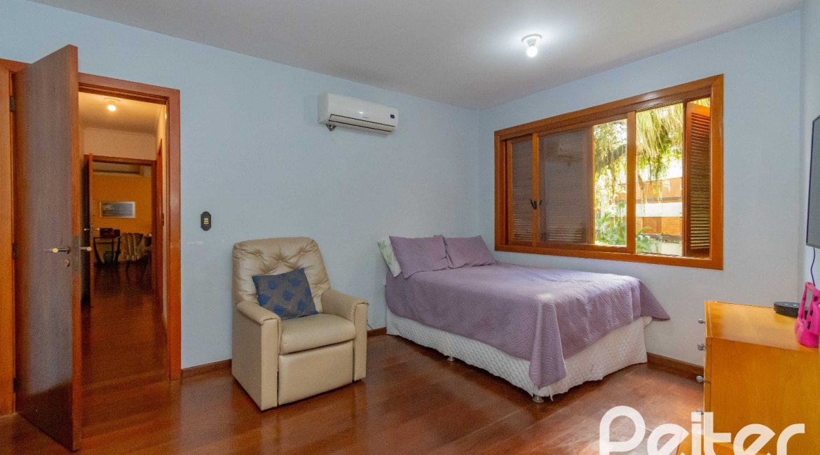 Apartamento à venda com 142m², 3 dormitórios, 1 suíte, 2 vagas, no bairro Ipanema em Porto Alegre