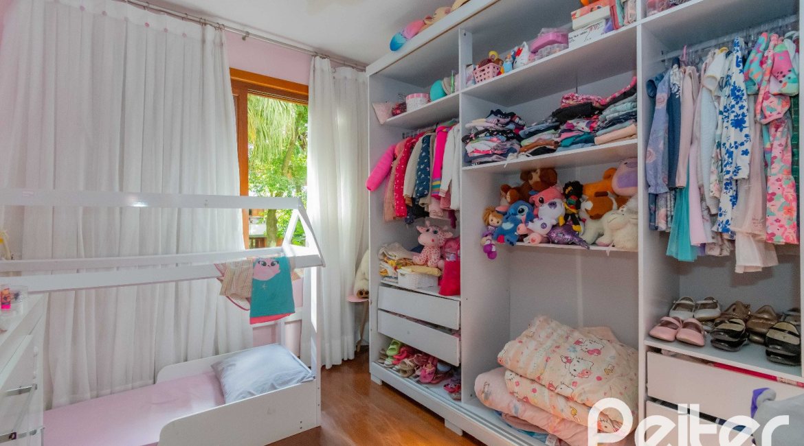 Apartamento à venda com 142m², 3 dormitórios, 1 suíte, 2 vagas, no bairro Ipanema em Porto Alegre