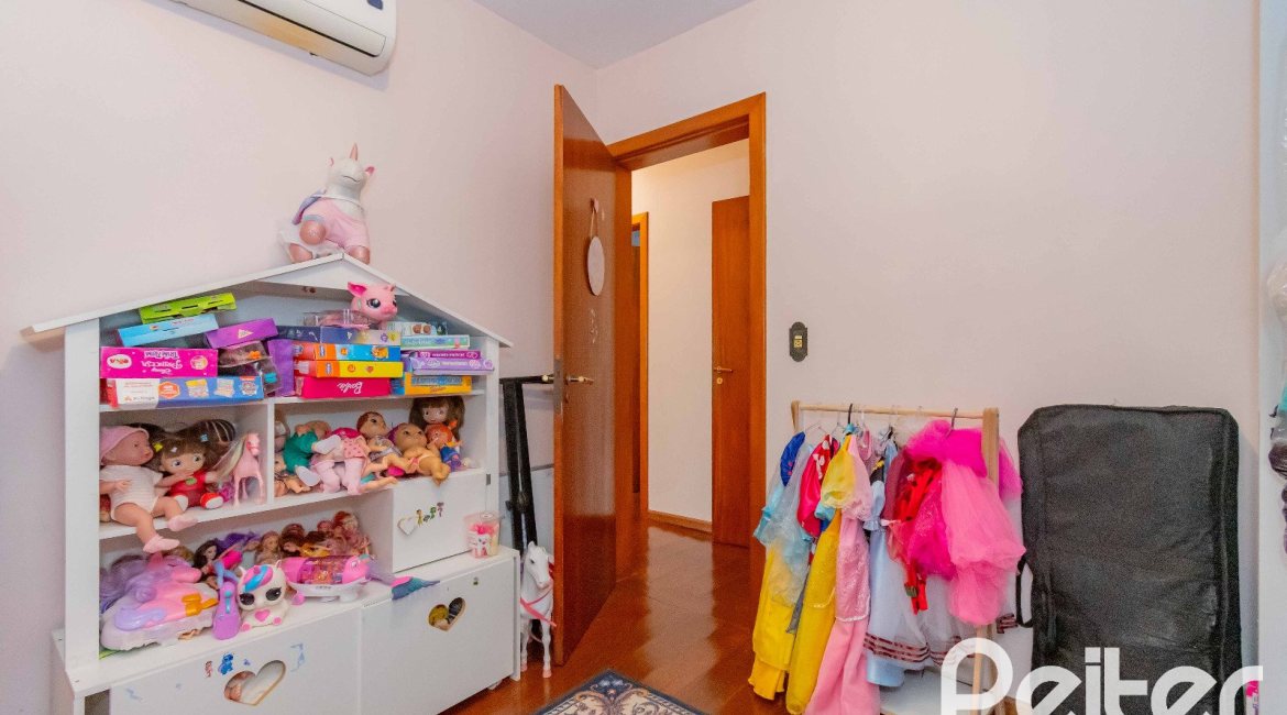 Apartamento à venda com 142m², 3 dormitórios, 1 suíte, 2 vagas, no bairro Ipanema em Porto Alegre