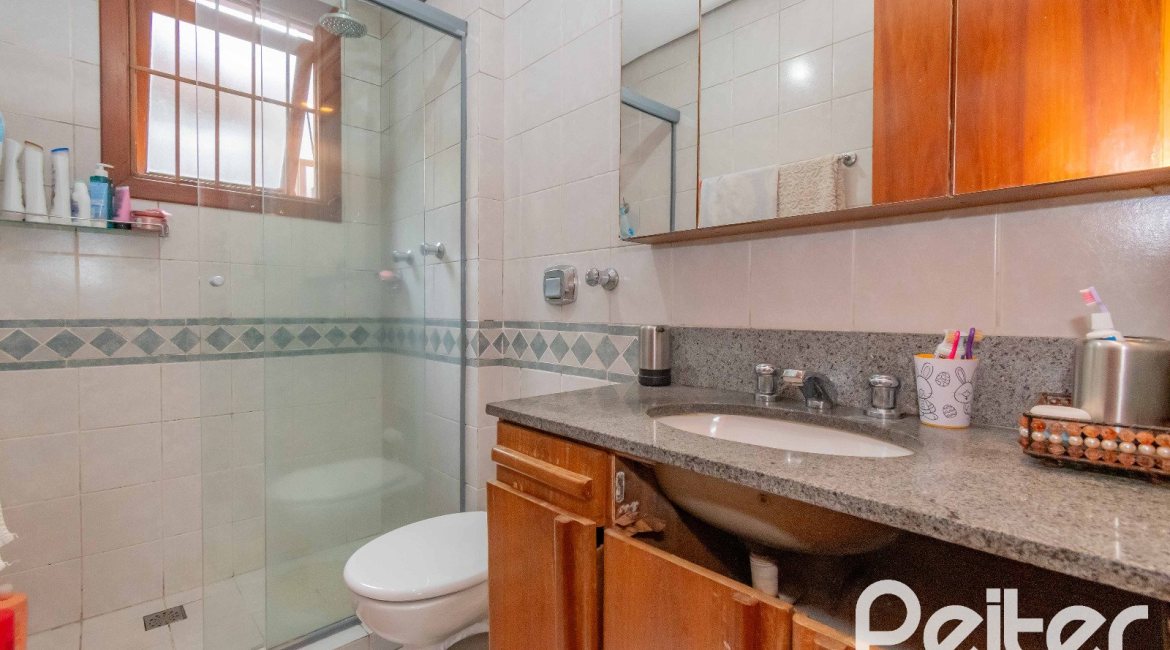 Apartamento à venda com 142m², 3 dormitórios, 1 suíte, 2 vagas, no bairro Ipanema em Porto Alegre