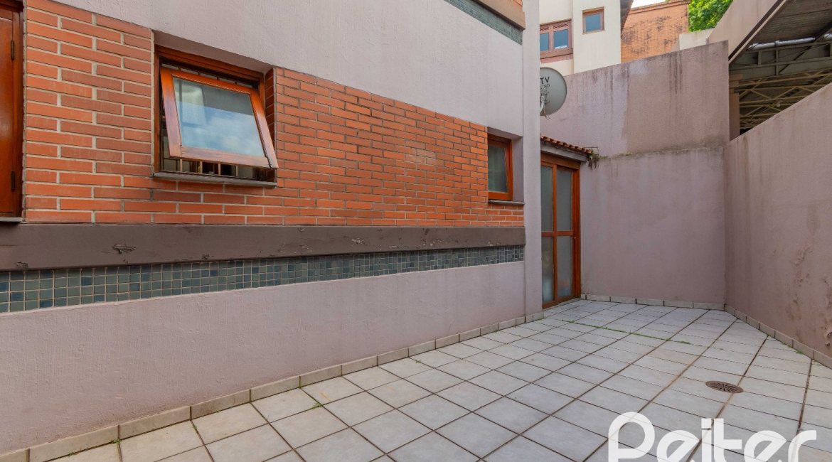 Apartamento à venda com 142m², 3 dormitórios, 1 suíte, 2 vagas, no bairro Ipanema em Porto Alegre