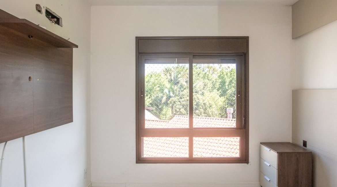 Apartamento à venda com 94m², 3 dormitórios, 1 suíte, 2 vagas, no bairro Ipanema em Porto Alegre