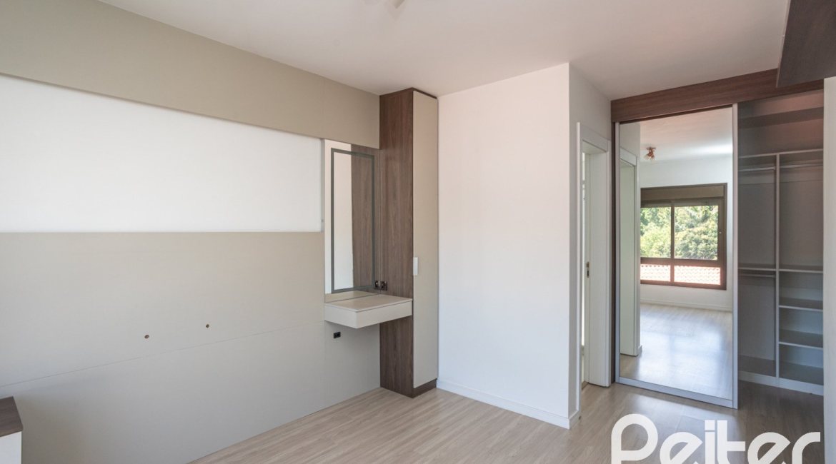 Apartamento à venda com 94m², 3 dormitórios, 1 suíte, 2 vagas, no bairro Ipanema em Porto Alegre