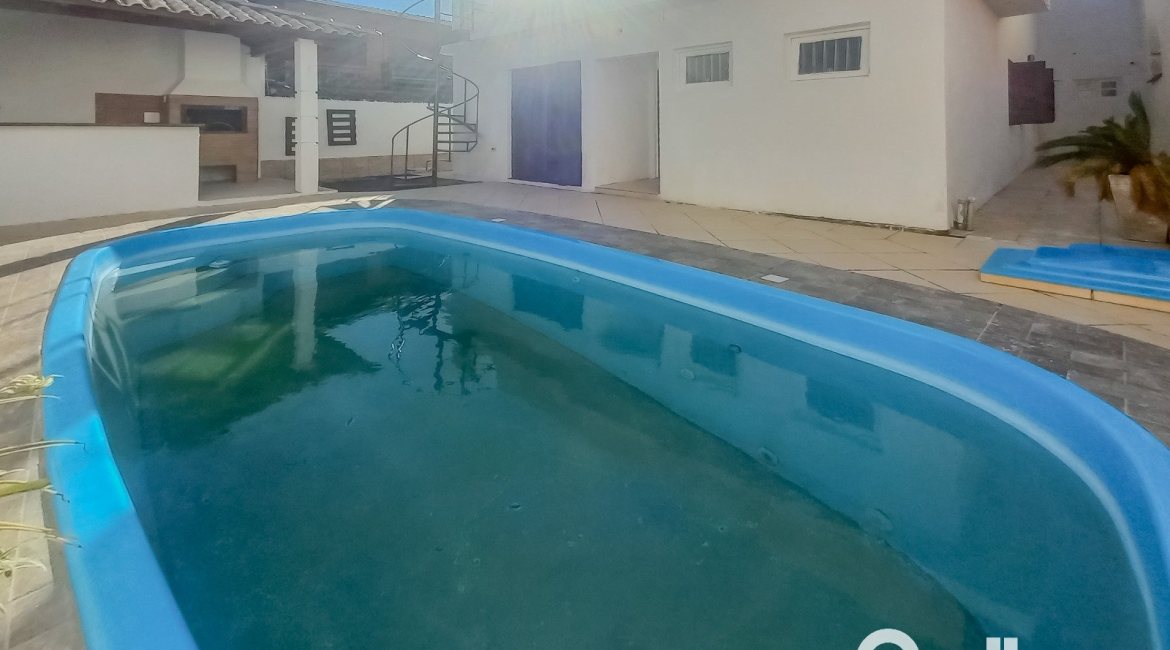 Casa à venda com 162m², 3 dormitórios, 1 suíte, 3 vagas, no bairro Guarujá em Porto Alegre