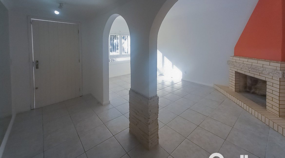 Casa à venda com 162m², 3 dormitórios, 1 suíte, 3 vagas, no bairro Guarujá em Porto Alegre