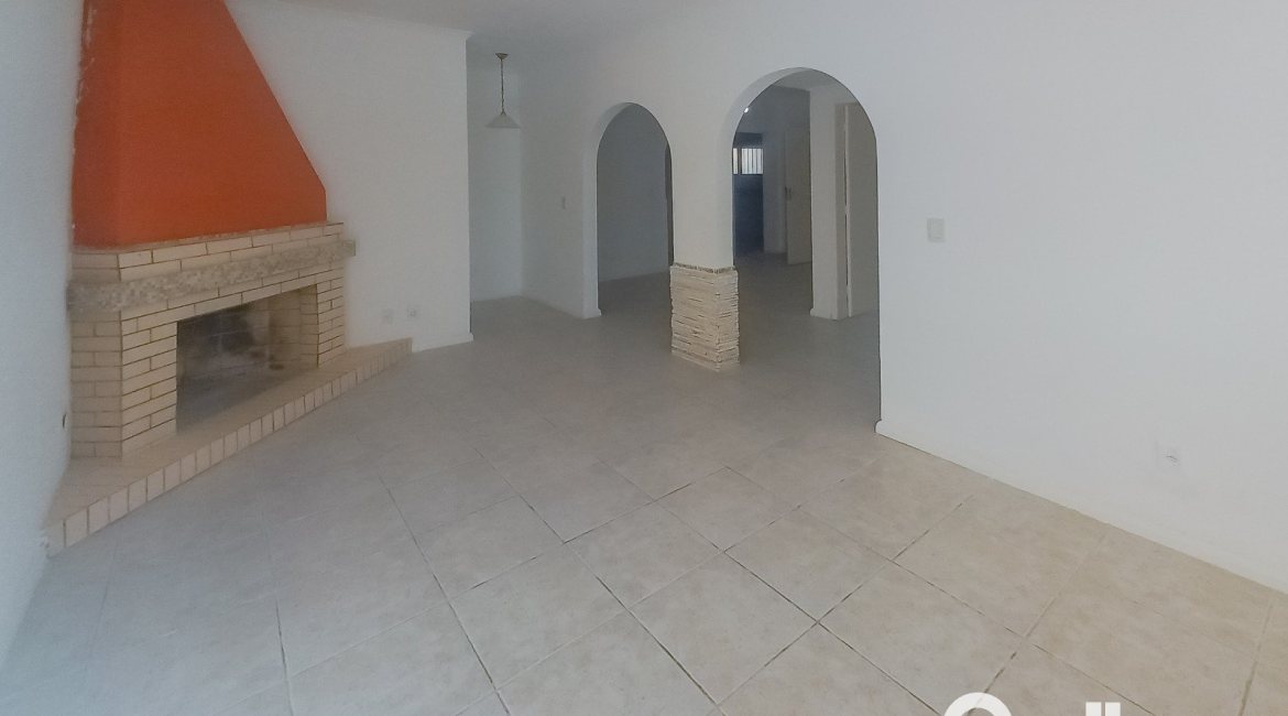 Casa à venda com 162m², 3 dormitórios, 1 suíte, 3 vagas, no bairro Guarujá em Porto Alegre
