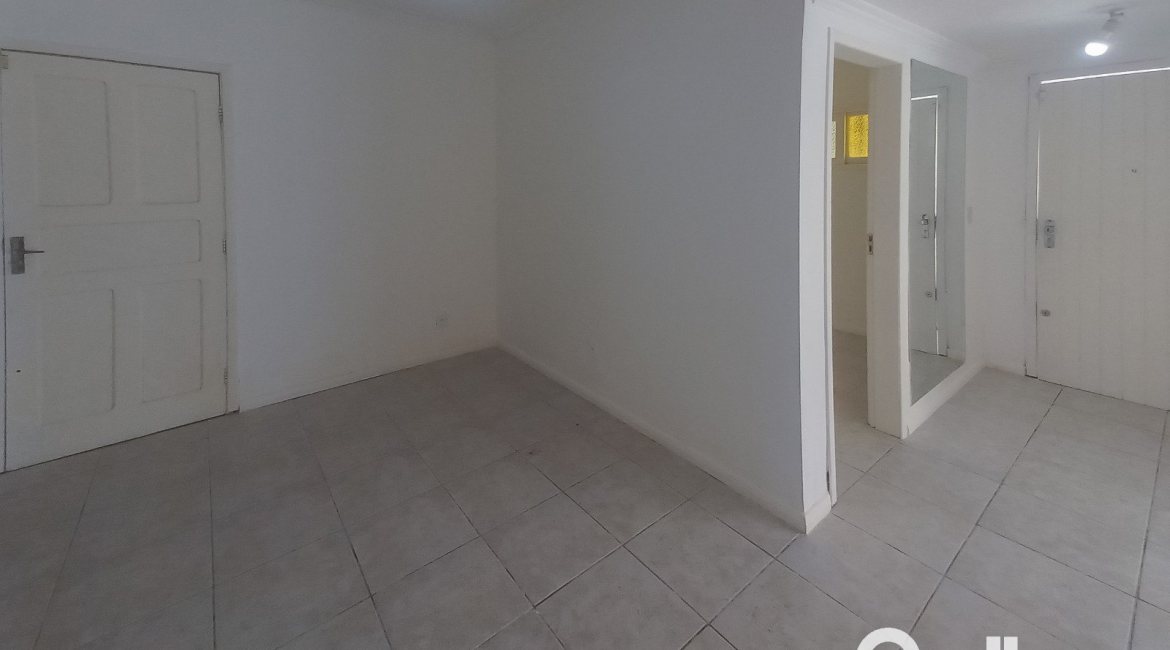 Casa à venda com 162m², 3 dormitórios, 1 suíte, 3 vagas, no bairro Guarujá em Porto Alegre