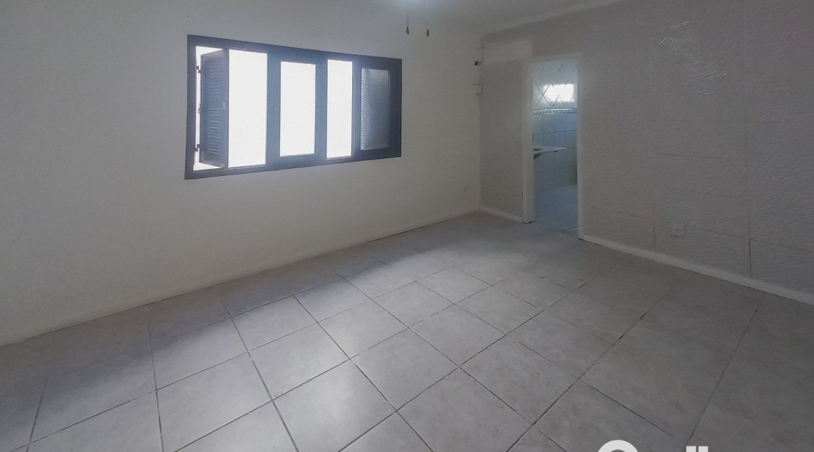 Casa à venda com 162m², 3 dormitórios, 1 suíte, 3 vagas, no bairro Guarujá em Porto Alegre