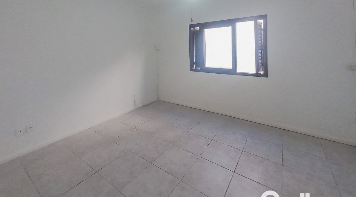 Casa à venda com 162m², 3 dormitórios, 1 suíte, 3 vagas, no bairro Guarujá em Porto Alegre