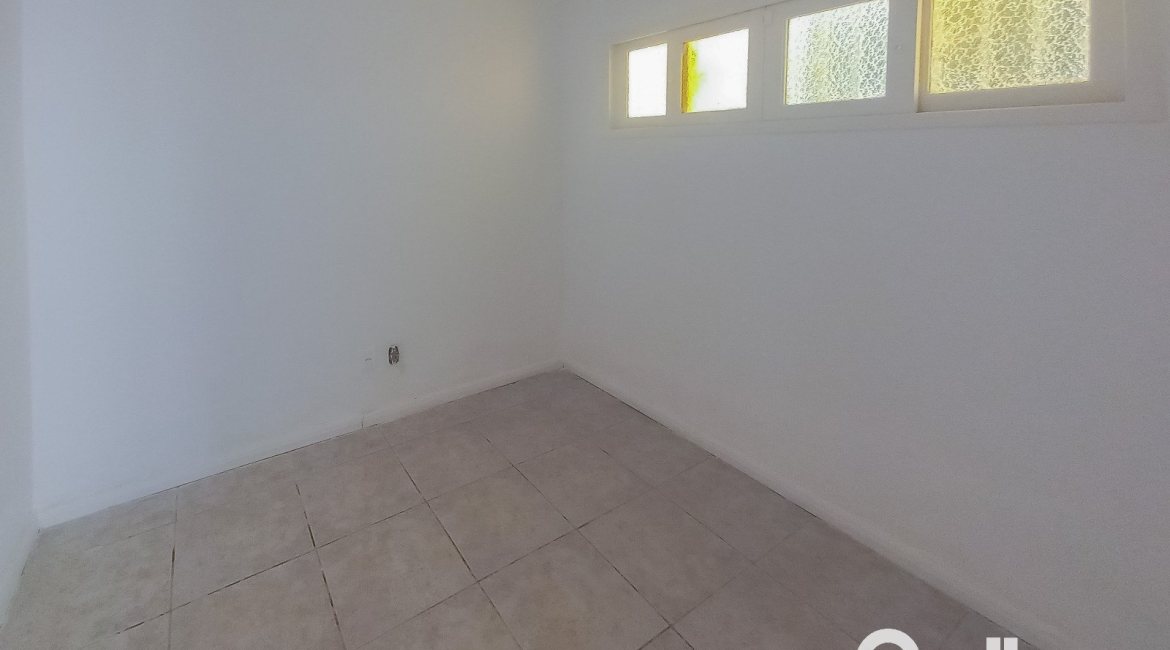 Casa à venda com 162m², 3 dormitórios, 1 suíte, 3 vagas, no bairro Guarujá em Porto Alegre
